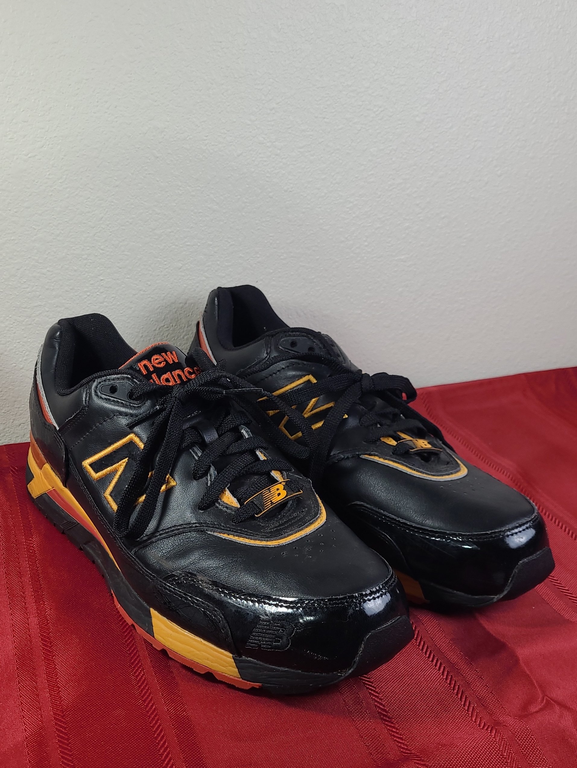 New Balance 820 Black Citrus Vintage Athletic Sneakers Mens Size 11.5
